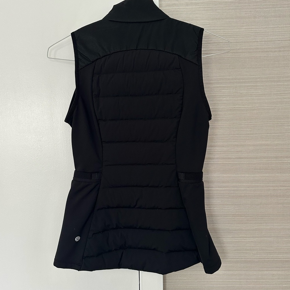 Lulu Lemon size 4 Black Puffer Vest